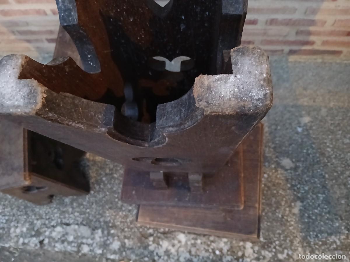Vintage: Taburete banqueta en madera estilo g&oacute;tico - Foto 5
