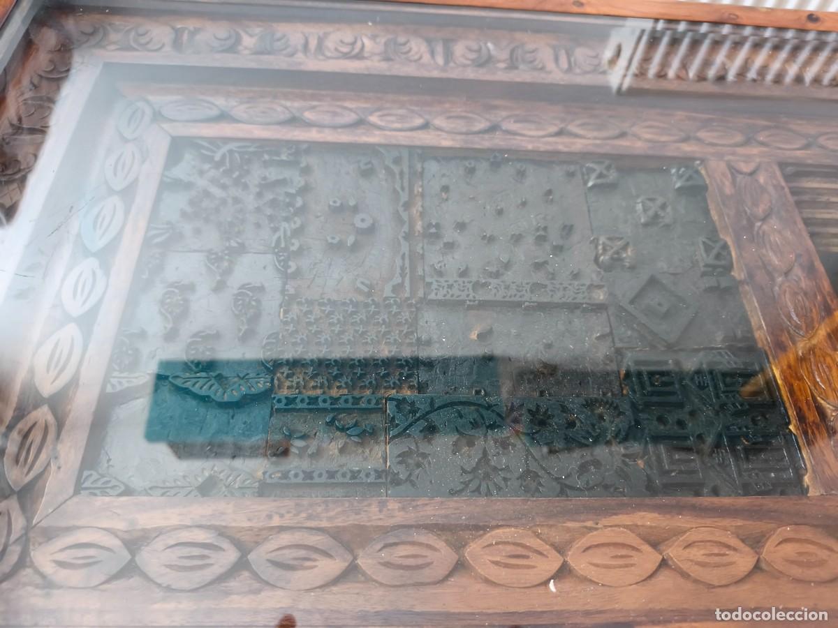 Vintage: Elegant coffee table. Indian. Wood. In-laid fabric printing plates. Glad top