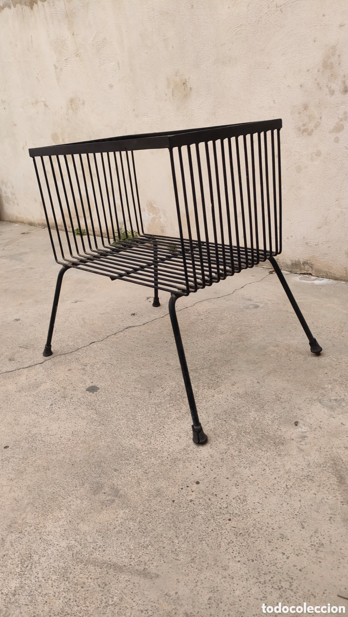 Vintage: Estructura de mesa auxiliar con un dise&ntilde;o vintage a&ntilde;os 60 estilo Mategot