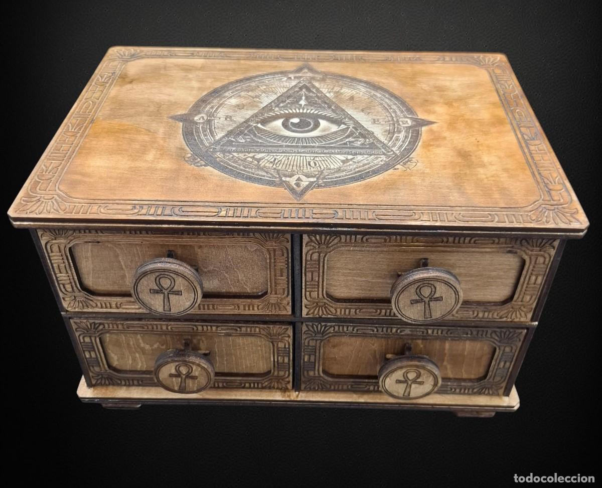 Vintage: + CAJA ESCRITORIO SECRETER CON CUATRO CAJONES Y SIMBOLOS ESOTERICOS Y MASONICOS