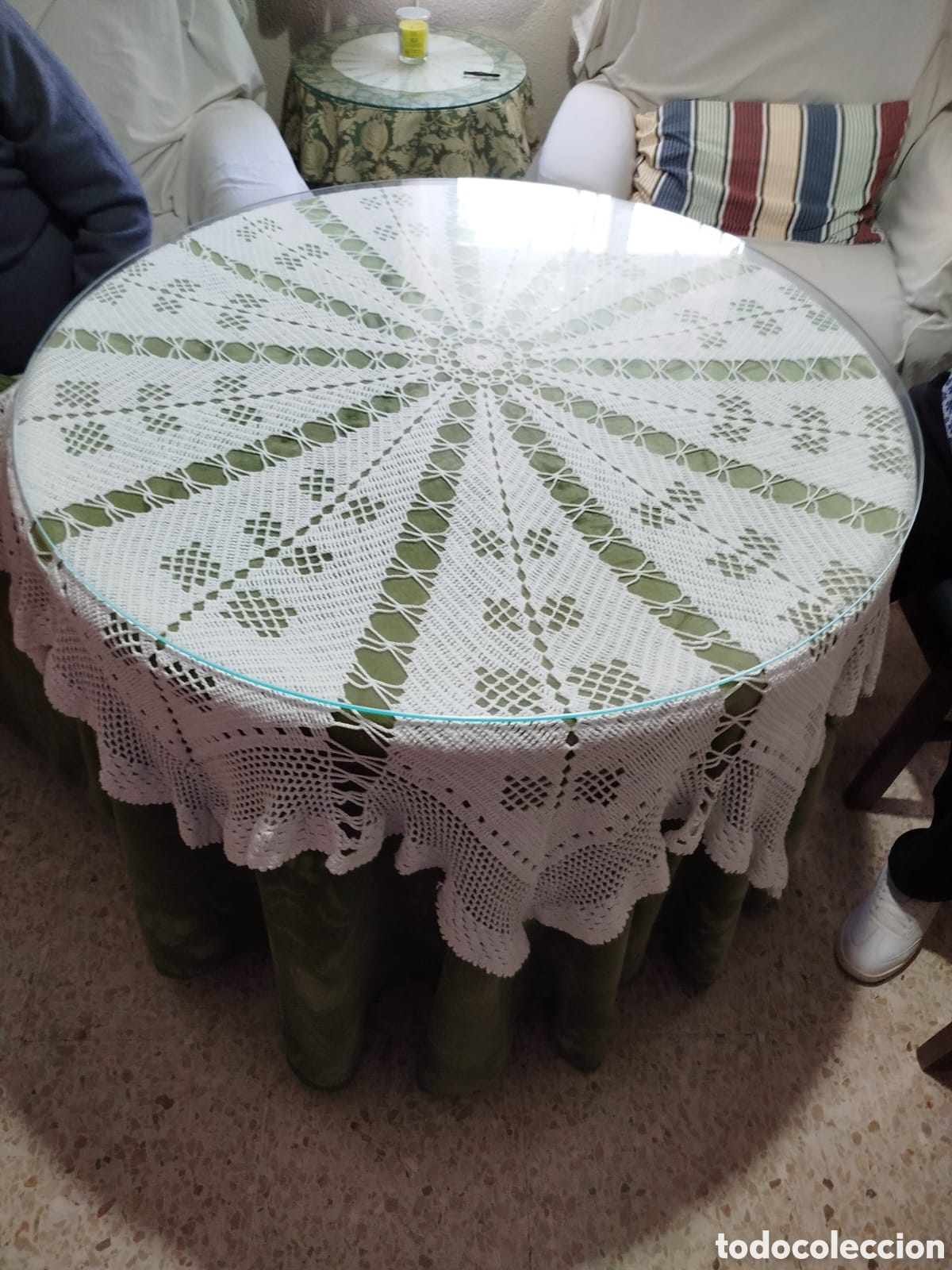 Vintage: Mesa redonda de madera camilla con 4 sillas