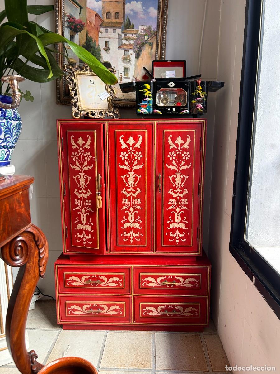 Vintage: Mueble auxiliar Rojo Oriental