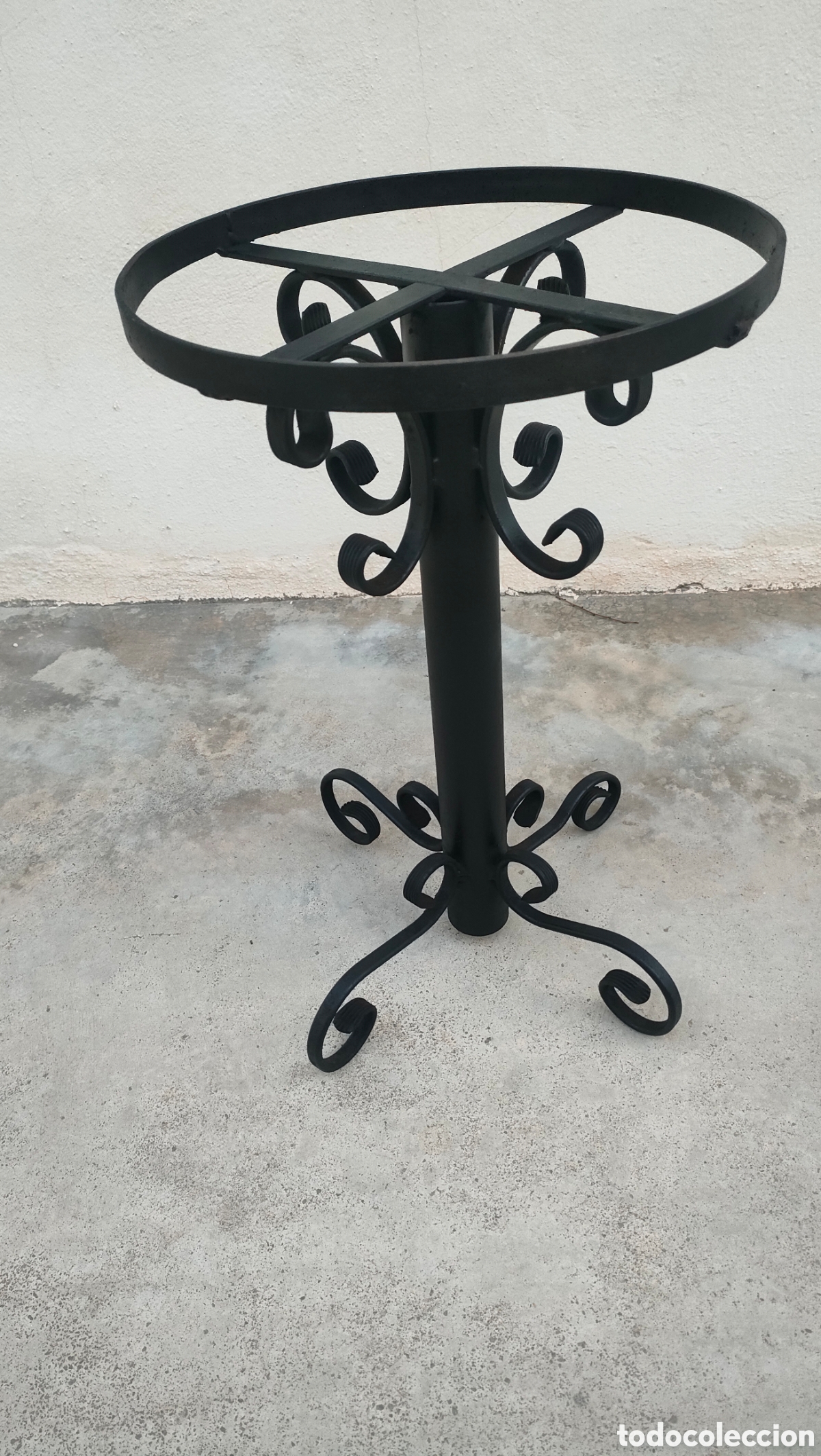 Vintage: Mesa velador de hierro forjado vintage a&ntilde;os 60.precio de una