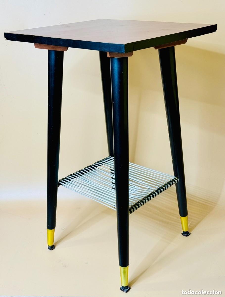 Vintage: MESA AUXILIAR ALTA - MADERA - VINTAGE - D&Eacute;CADA 1970