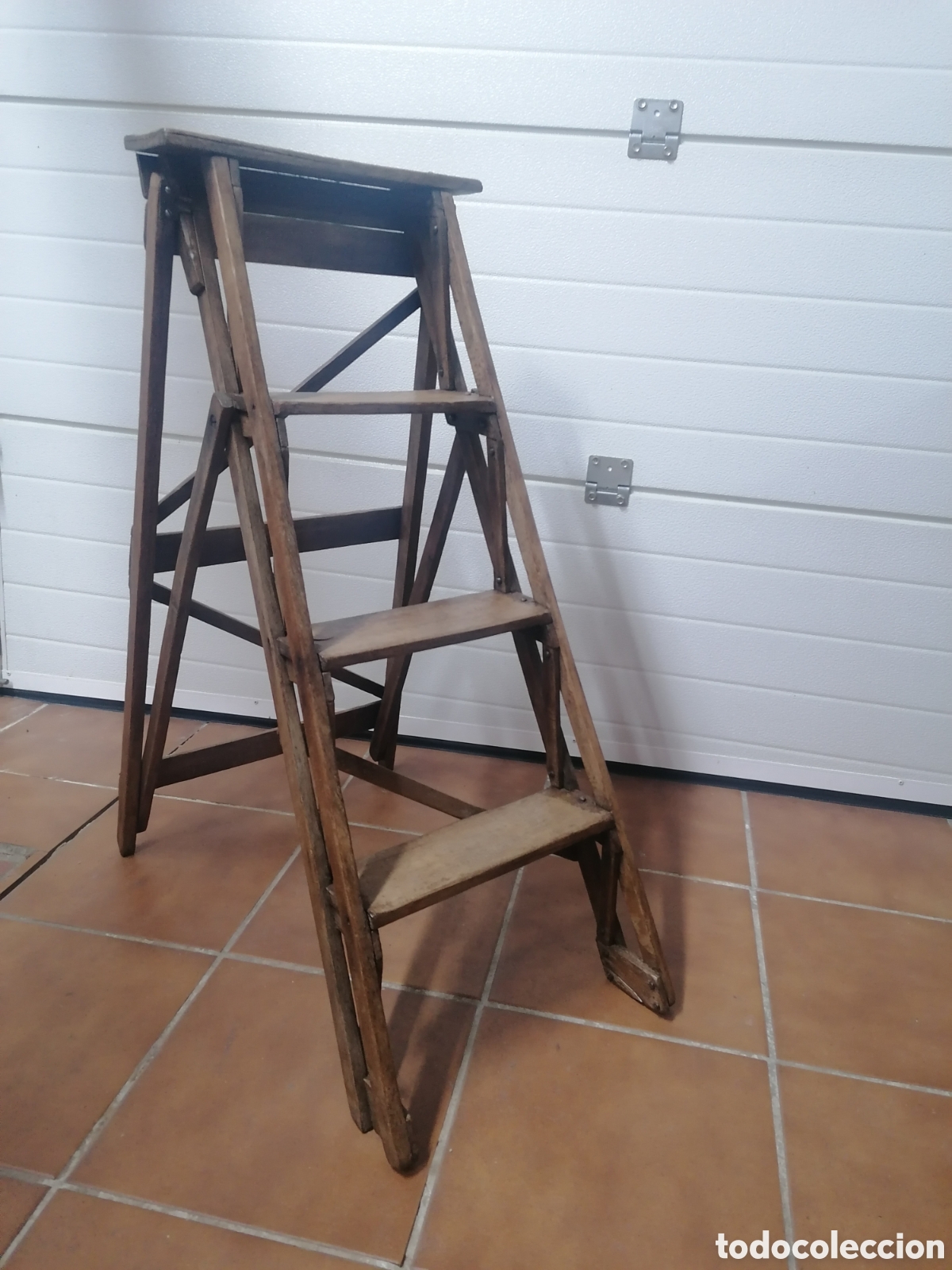 Vintage: Escalera de madera antigua