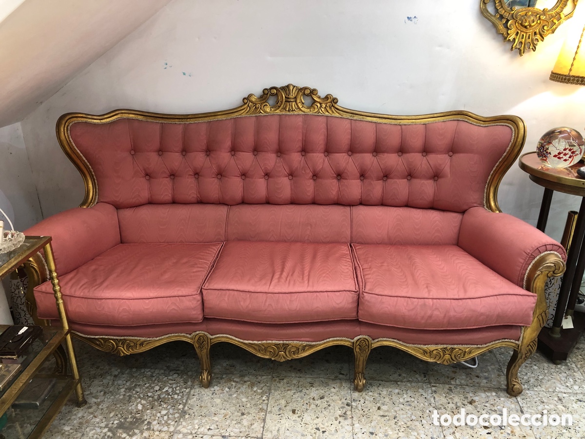 Vintage: Elegante Sof&aacute; Estilo Luis XV / Isabelino &ndash; Madera Tallada y Dorado &ndash; Tapizado Capiton&eacute; Rosa