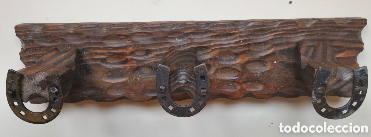 Vintage: Perchero de madera hecho con herraduras de caballo - Foto 1