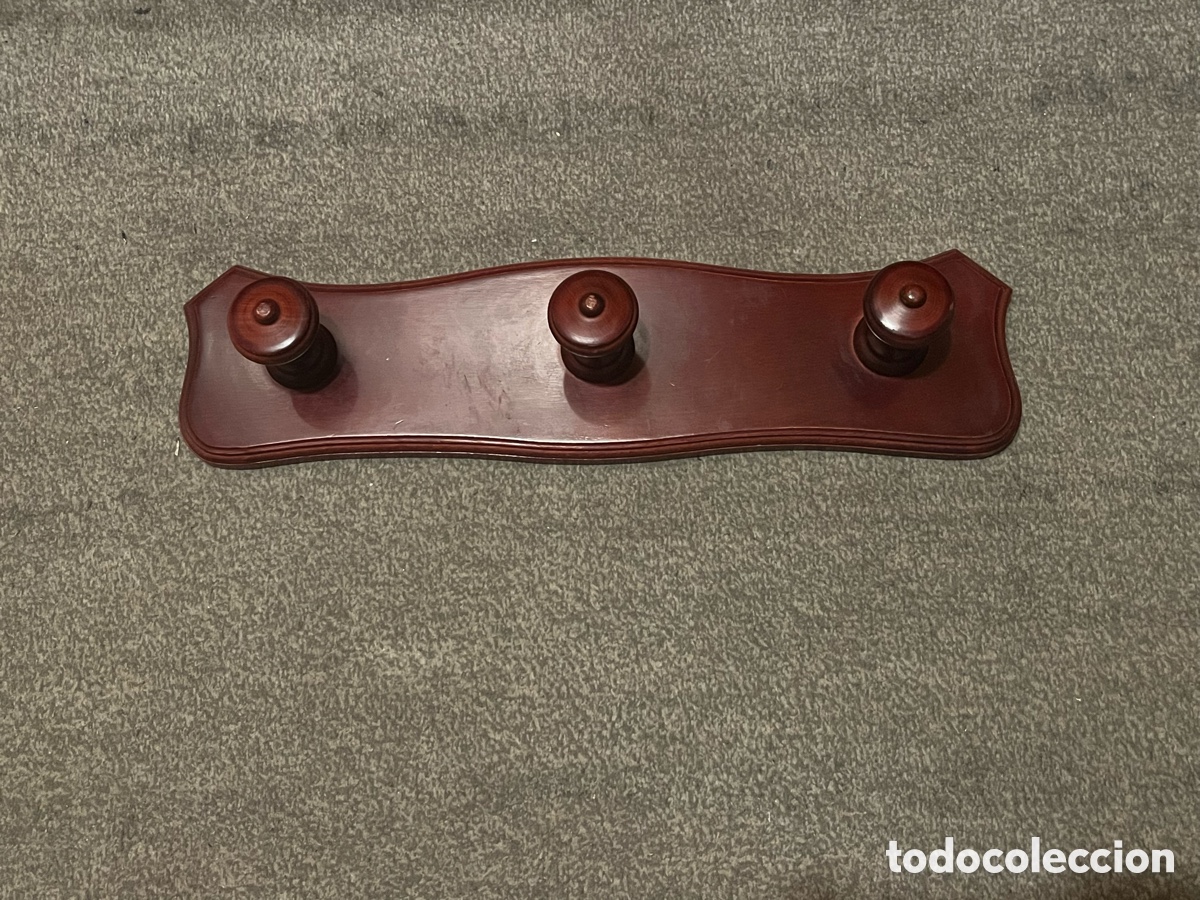 Vintage: Perchero de pared para 3 prendas. Madera. 49cms