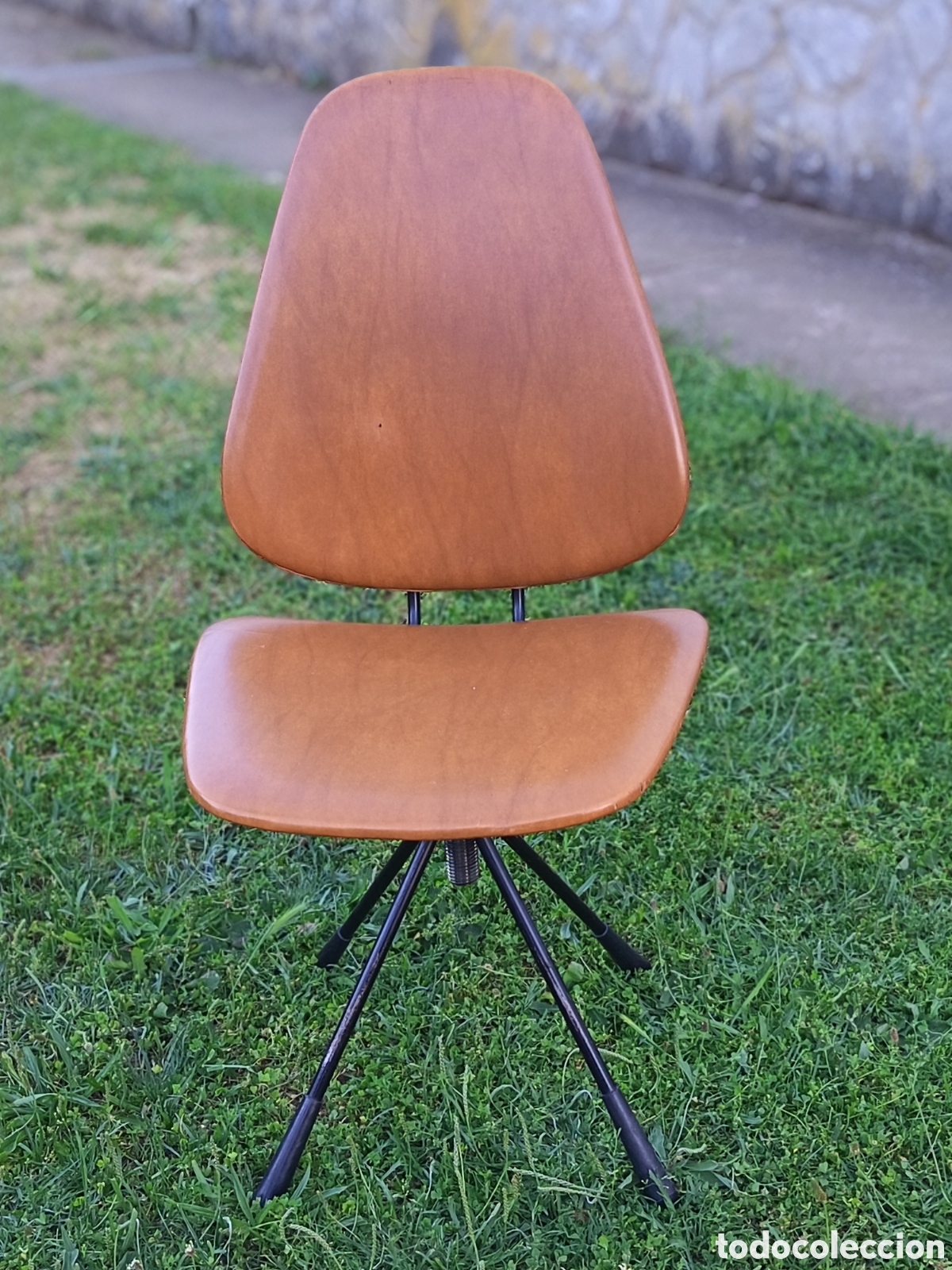 Vintage: Silla giratoria vintage de dise&ntilde;o atribuida a los Hermanos Vidal, a&ntilde;os 60-70. Elegante silla de escr