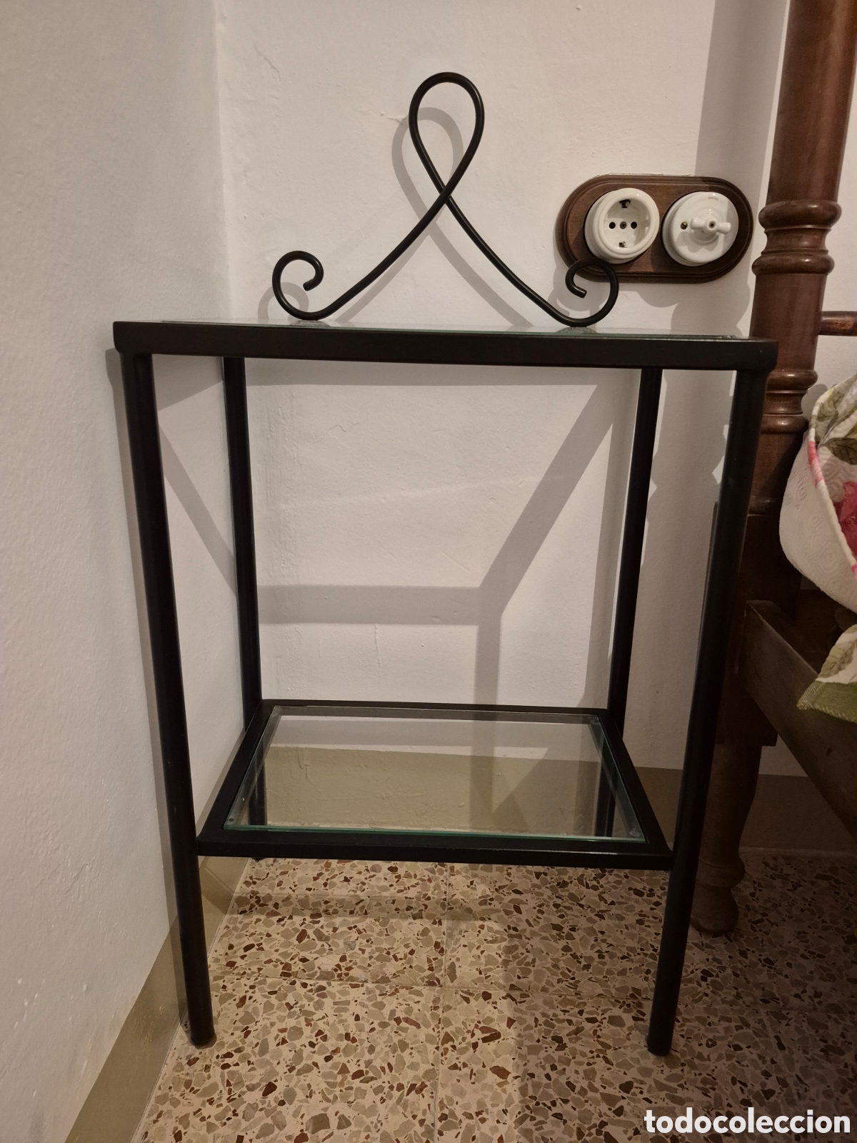 Vintage: Taula auxiliar de 43x28 i 60 d'alt de ferro i vidre