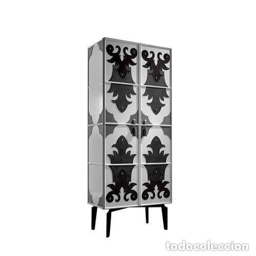 Vintage: Armario &ldquo;Valentina&rdquo; de Colecci&oacute;n Alexandra &ndash; Modelo ic&oacute;nico con puertas decoradas