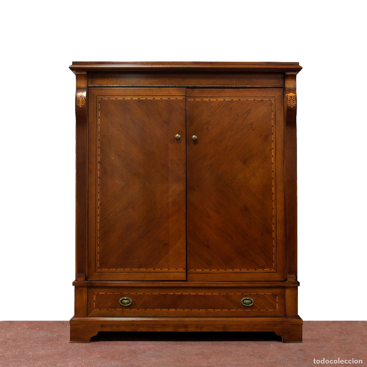Vintage: Mueble auxiliar de cerezo con cajones y armario