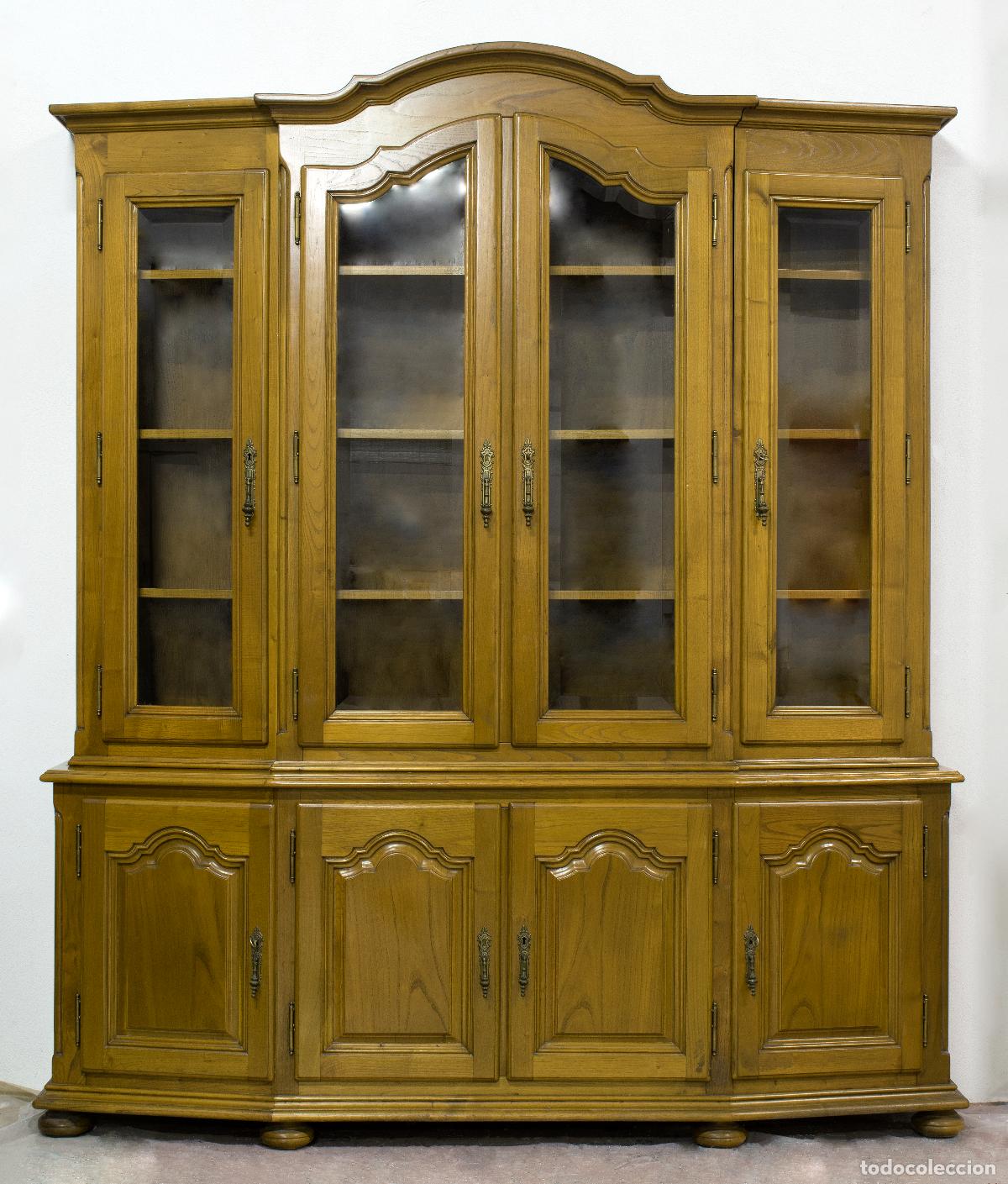 Vintage: Gran librer&iacute;a-vitrina cl&aacute;sica de casta&ntilde;o con puertas acristaladas