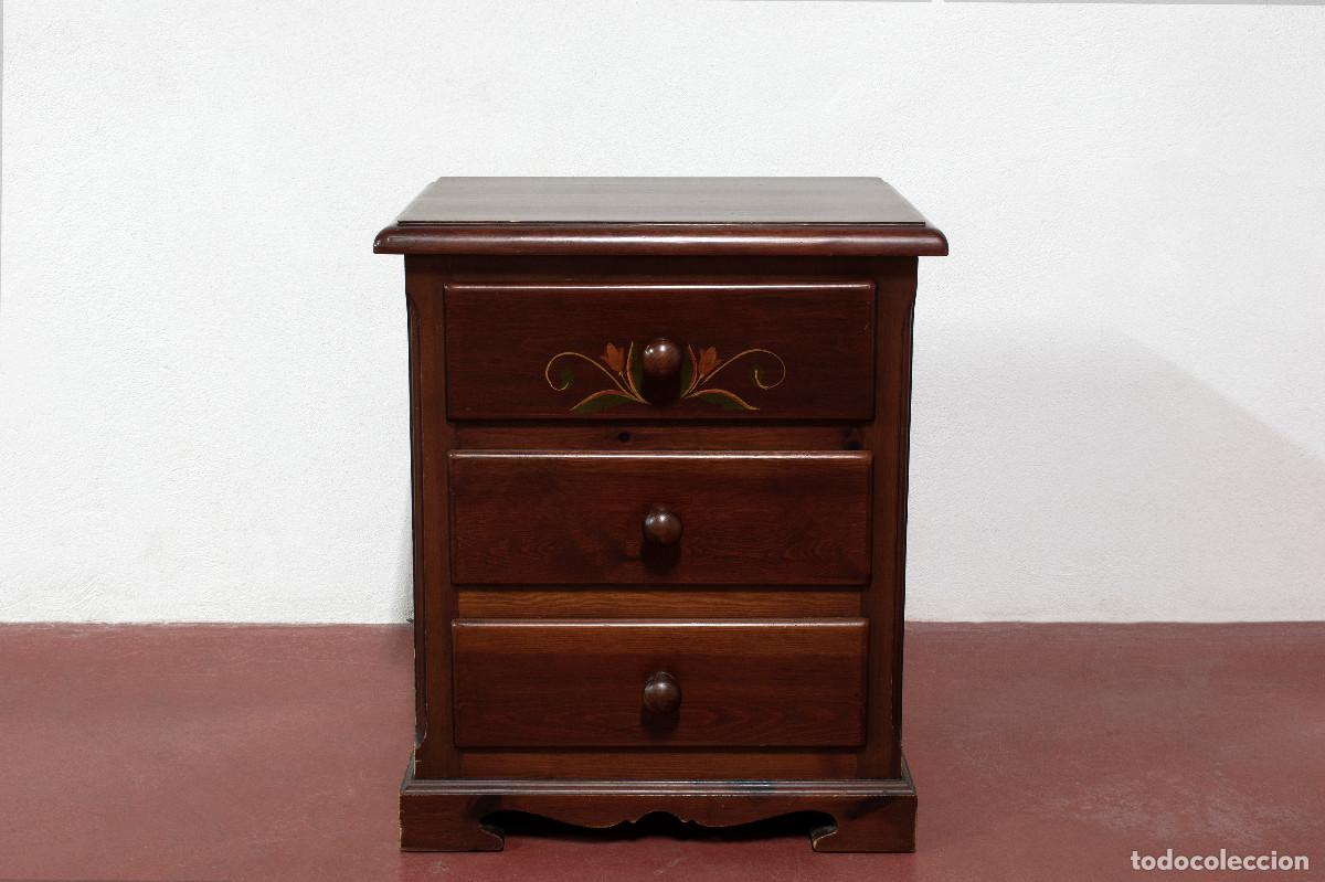 Vintage: Juego de mesillas de noche de madera con marqueter&iacute;a. 2 unidades