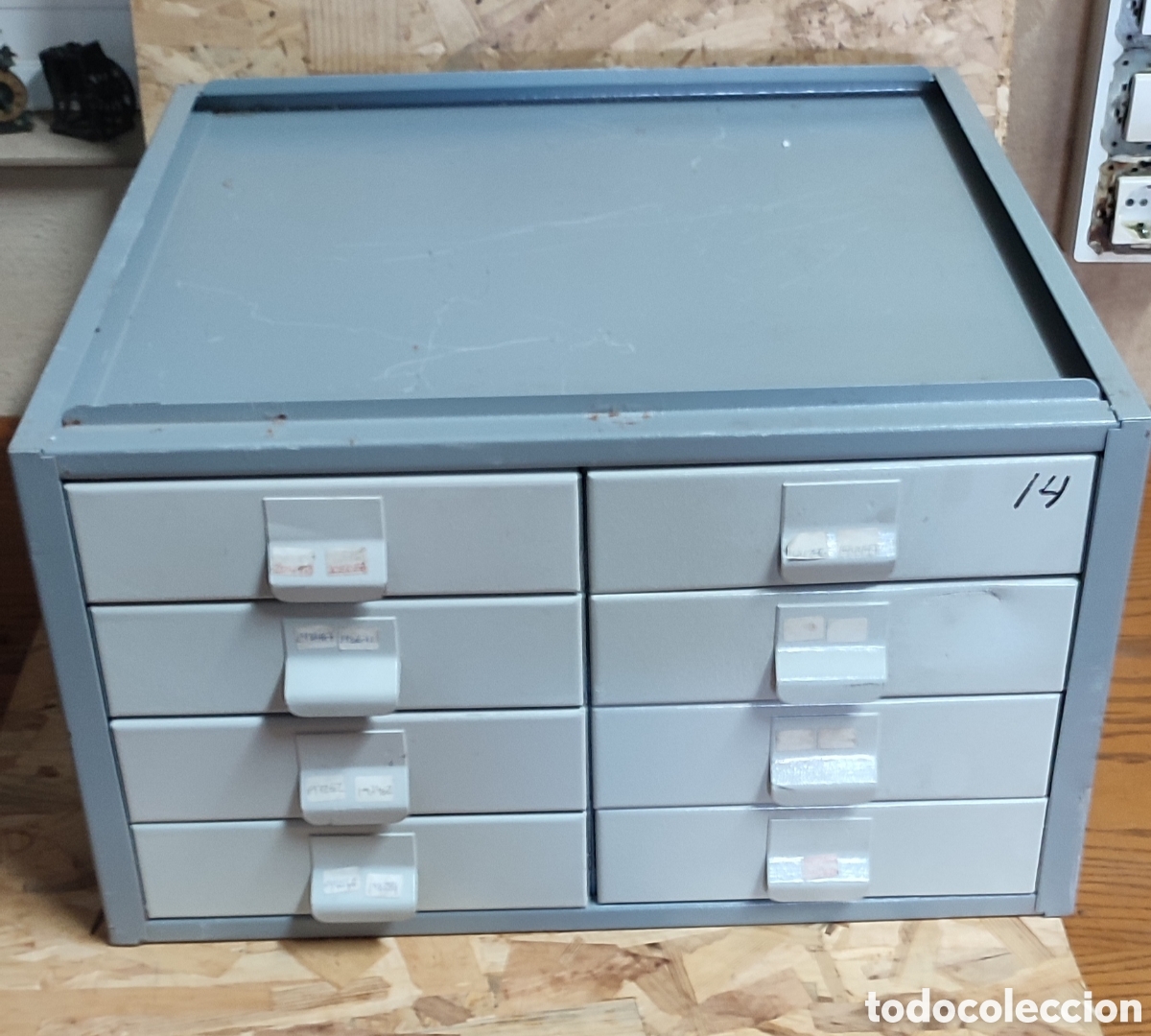 Vintage: Archivador met&aacute;lico de cl&iacute;nica y otros usos con 8 cajones de 7 compartimentos alargados para botes