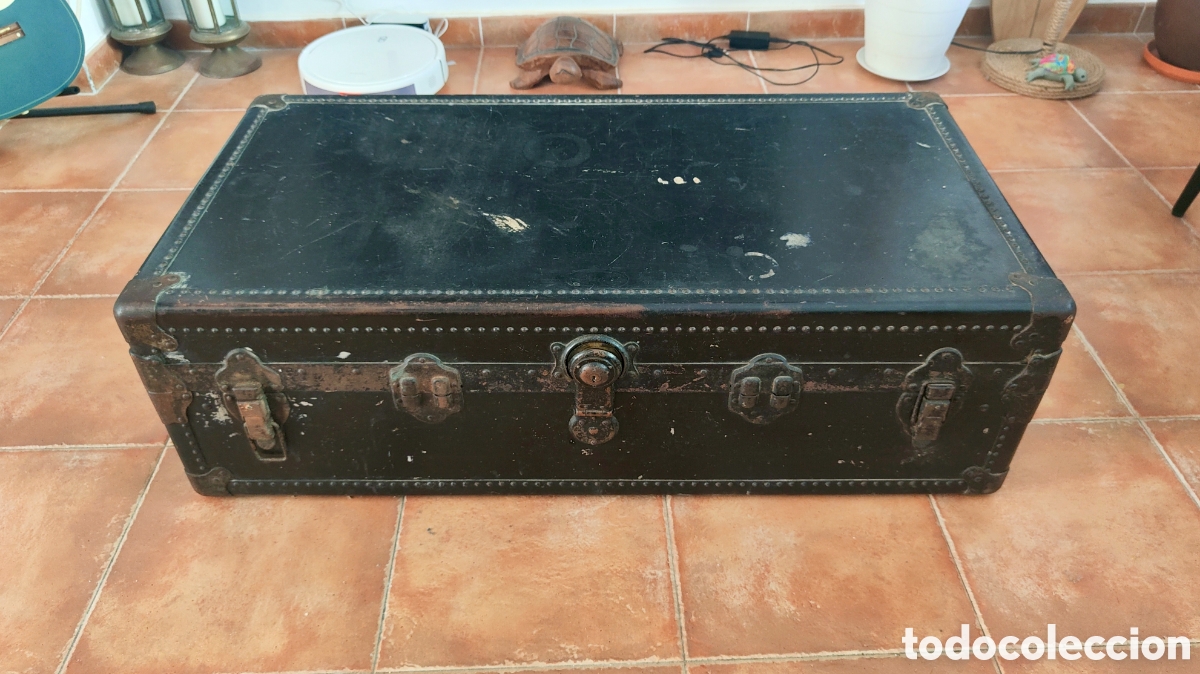 Vintage: Ba&uacute;l de viaje (o steamer trunk) antiguo. 1890-1920