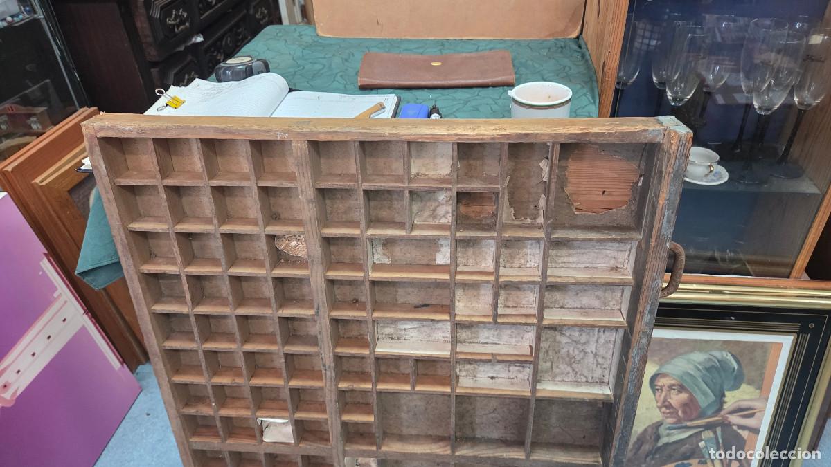 Vintage: estanteria de madera para colecciones - Foto 2