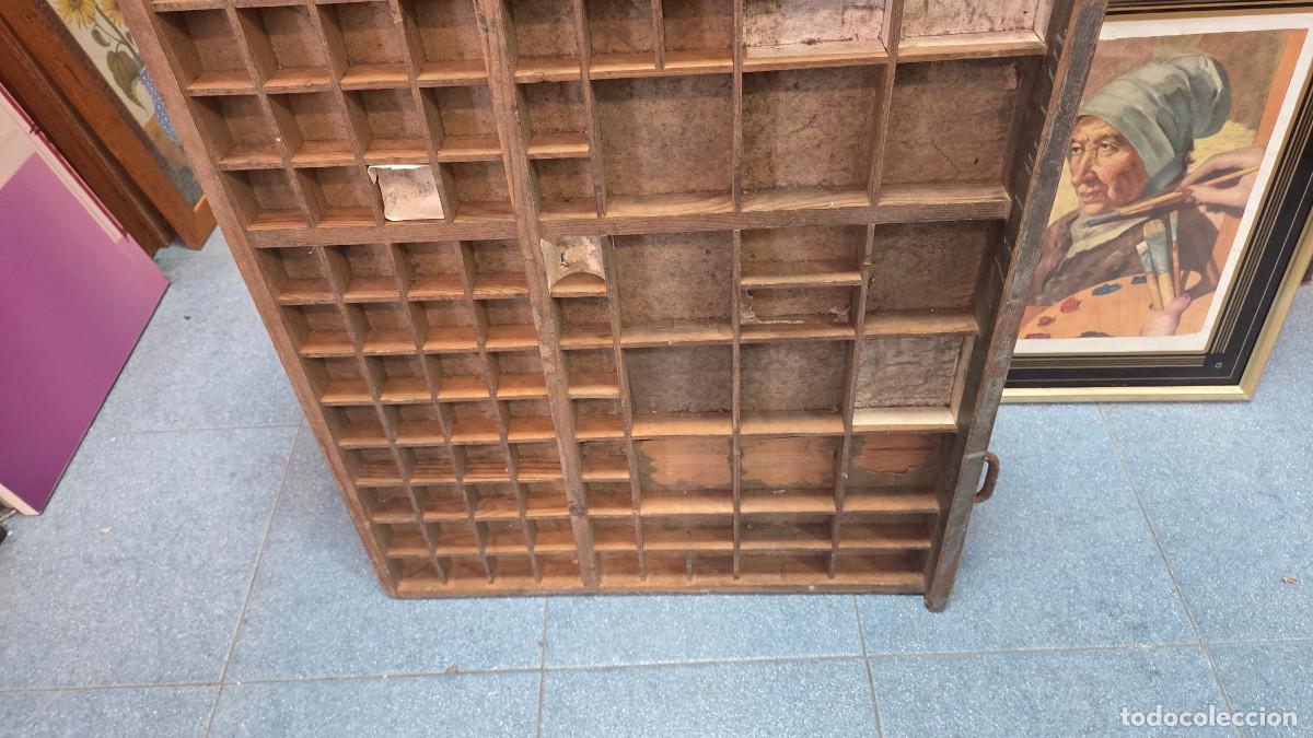 Vintage: estanteria de madera para colecciones - Foto 3