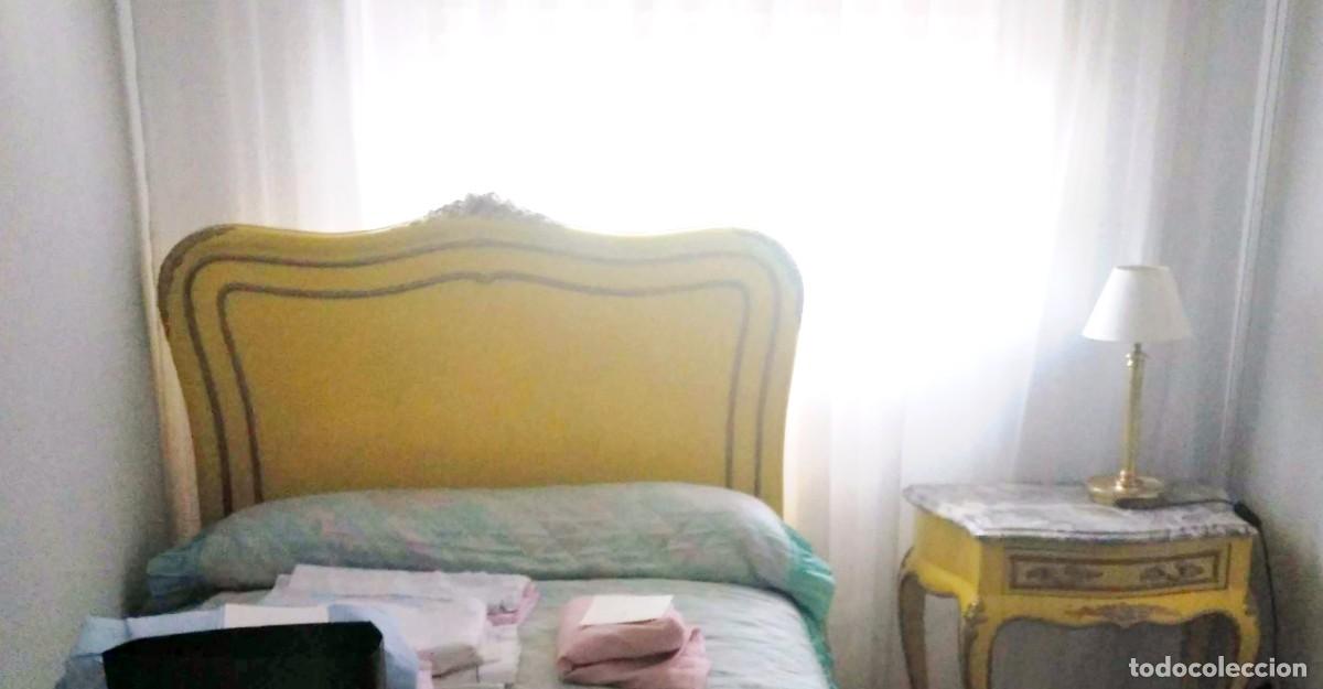 Vintage: Dormitorio Antiguo A&ntilde;os 50: Cama Maciza y 2 Mesillas de Madera y M&aacute;rmol. Procedencia Aristocracia.