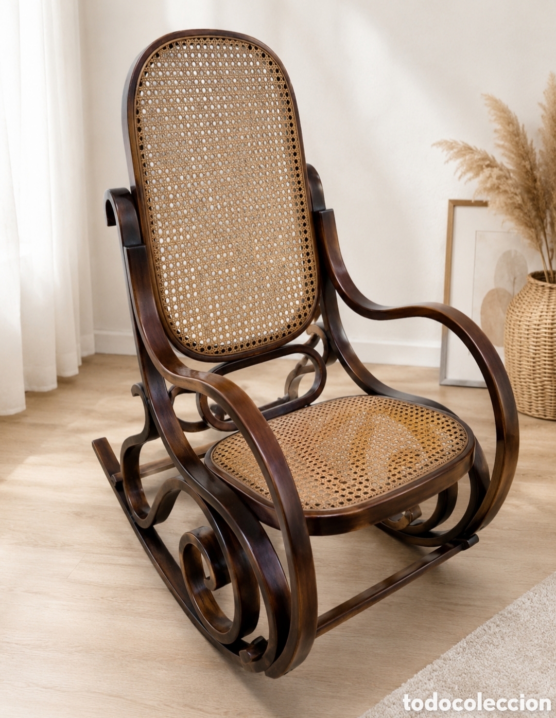 Vintage: Mecedora de madera en muy buen estado - Foto 2
