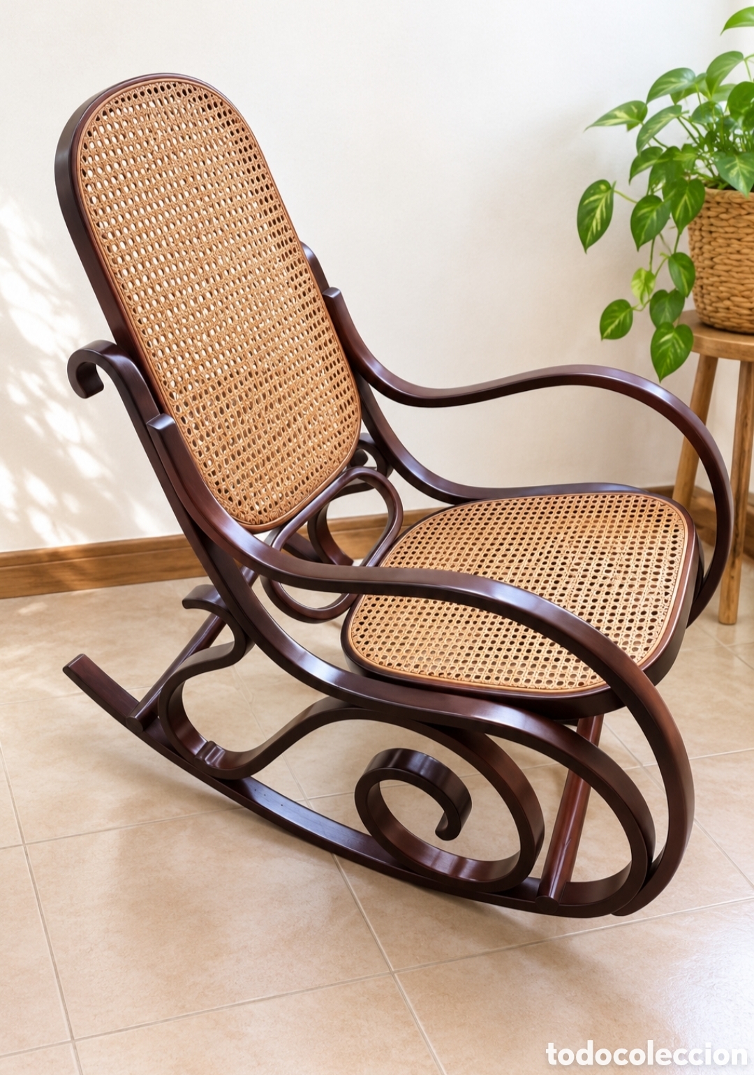 Vintage: Mecedora de madera en muy buen estado