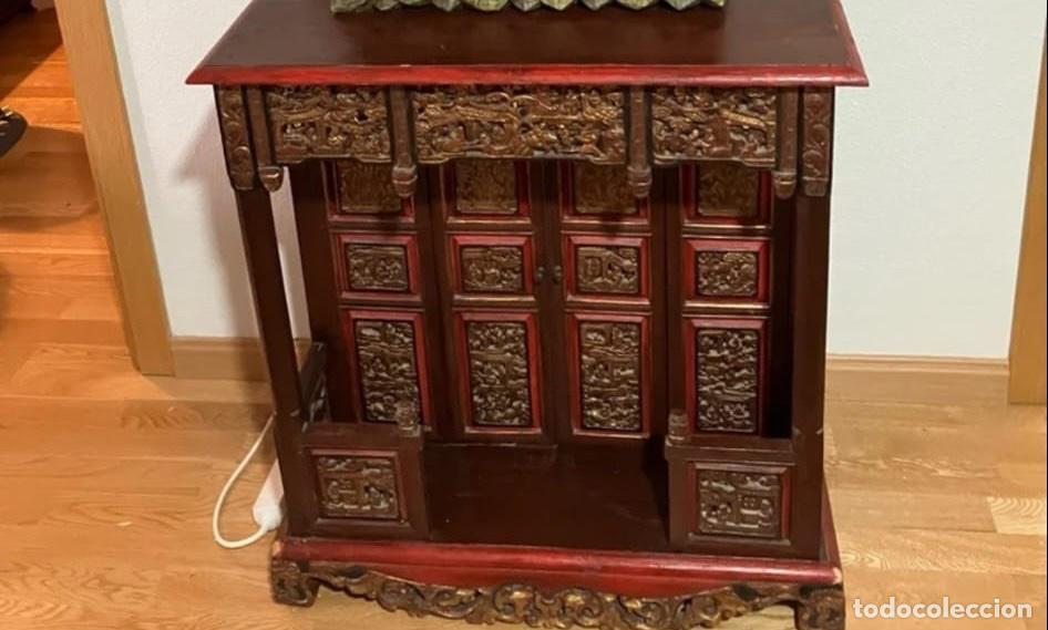 Vintage: Mueble auxiliar de madera tallada &ndash; Gran riqueza ornamental