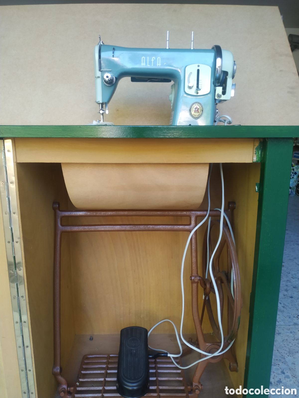 Vintage: M&aacute;quina de coser Alfa con motor - Foto 2