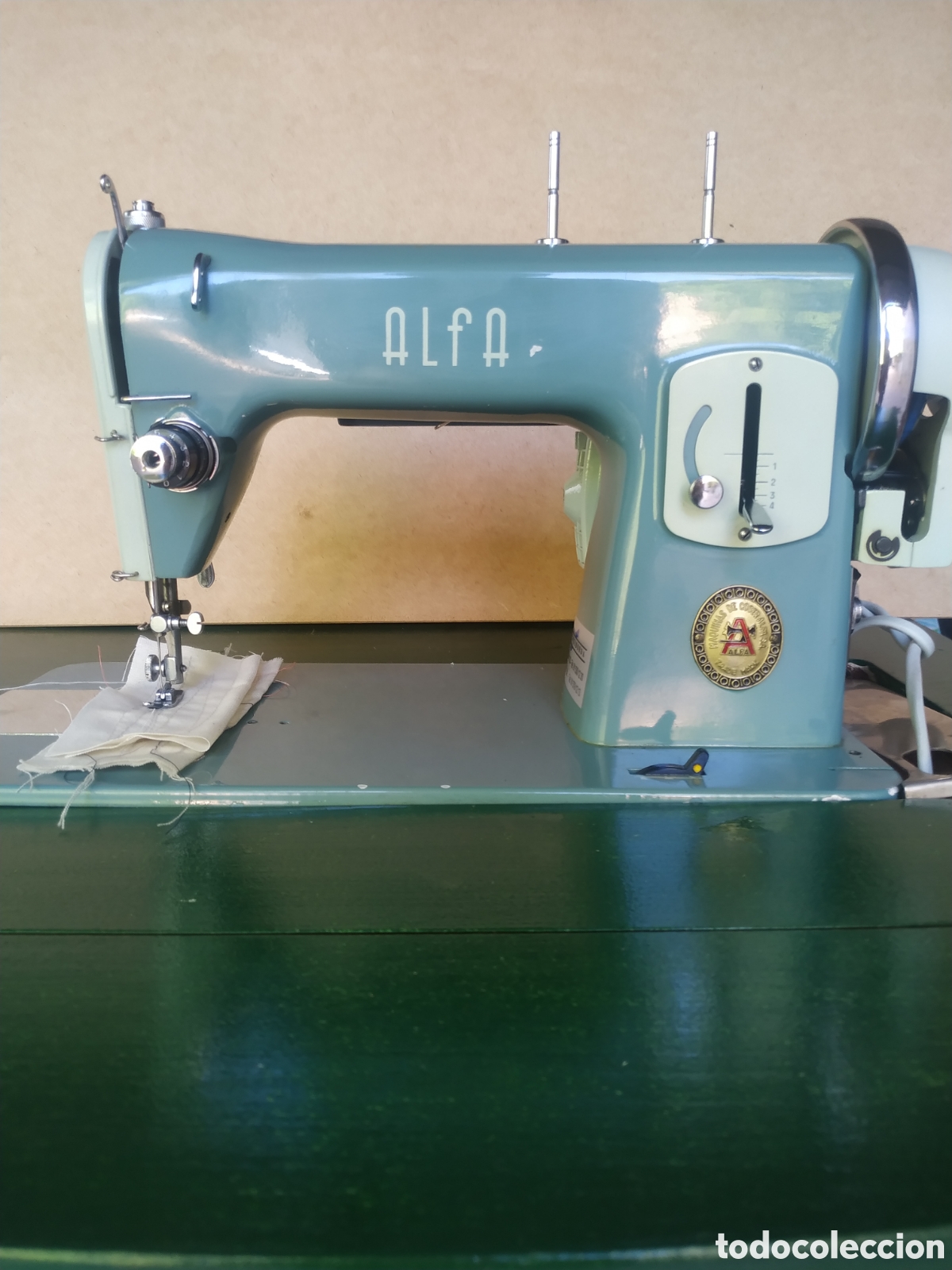 Vintage: M&aacute;quina de coser Alfa con motor