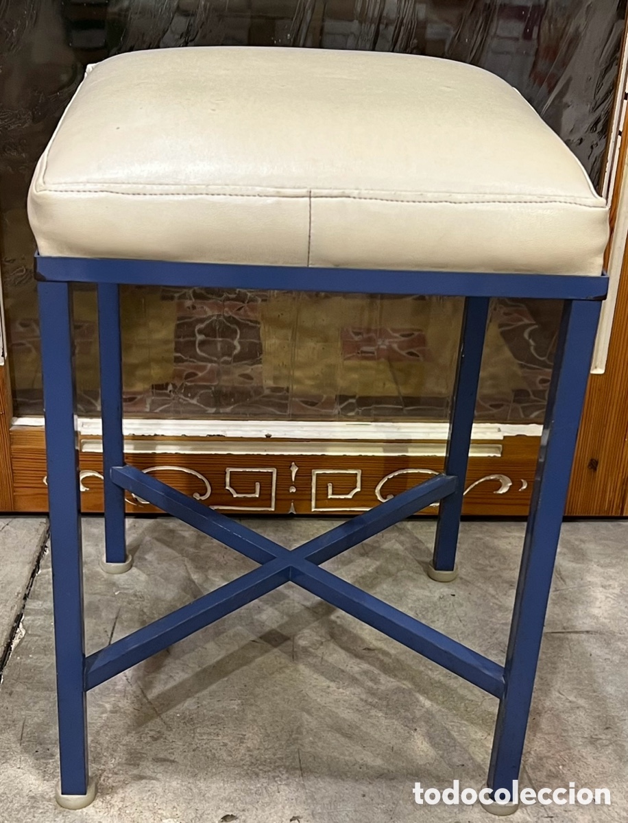 Vintage: Taburete / Ottoman. Hierro y Sky. A&ntilde;os 70.