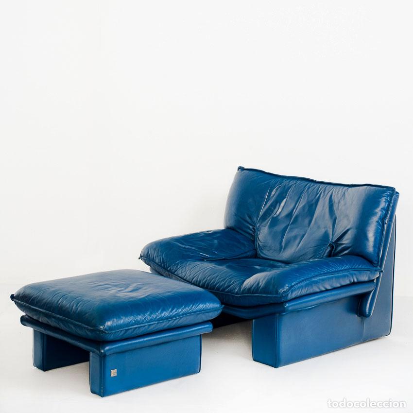 Vintage: Sill&oacute;n m&aacute;s pouf vintage de piel azul de Nicoletti Salotti para Avanti - Italia, a&ntilde;os 80