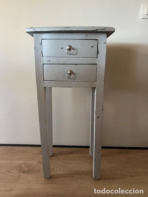 Vintage: Mesita de noche vintage de madera con 2 cajones. Estilo Shabby Chic gris envejecido