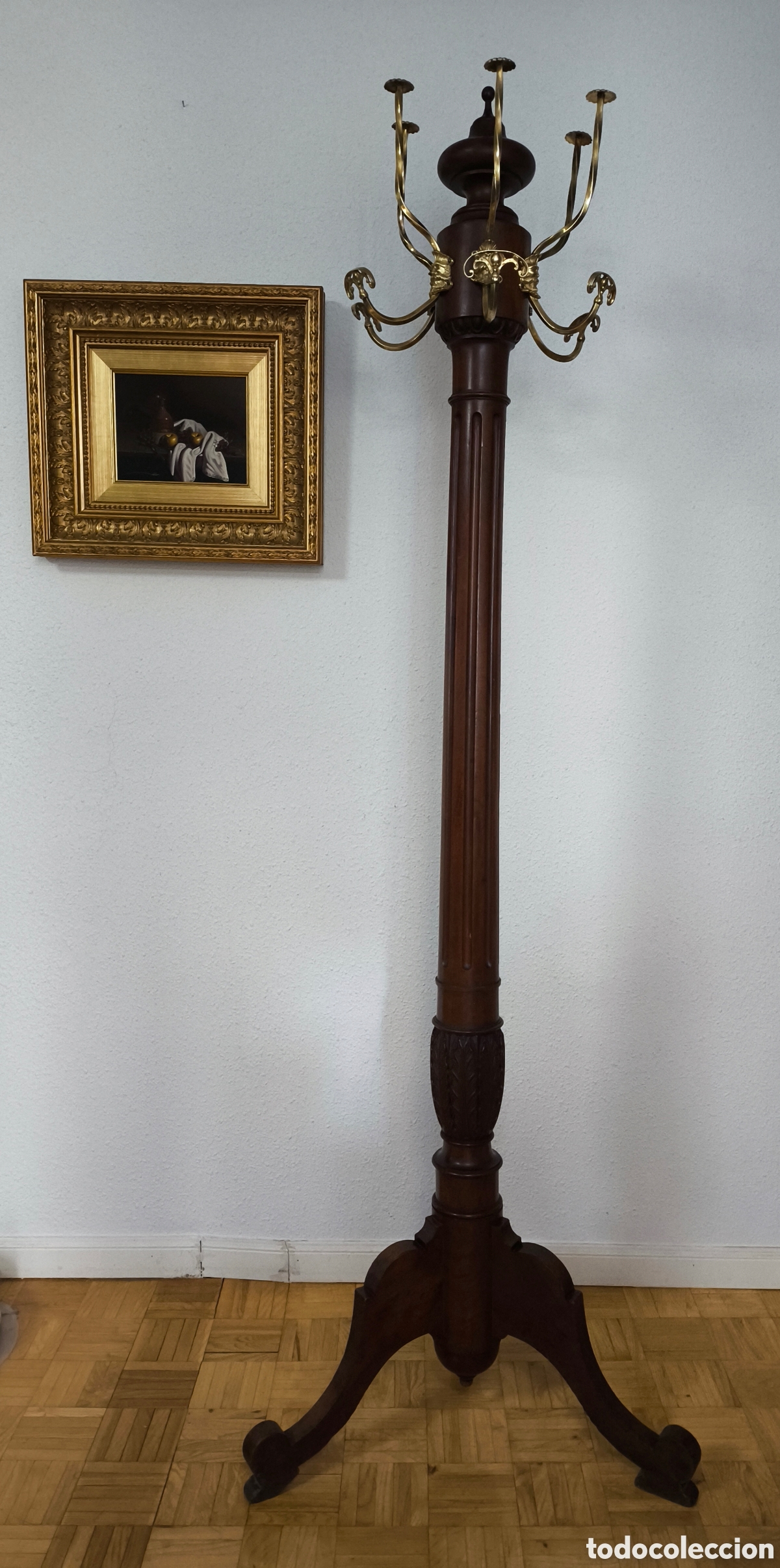 Vintage: Perchero de pie madera maciza tipo caoba apliques lat&oacute;n 197cm