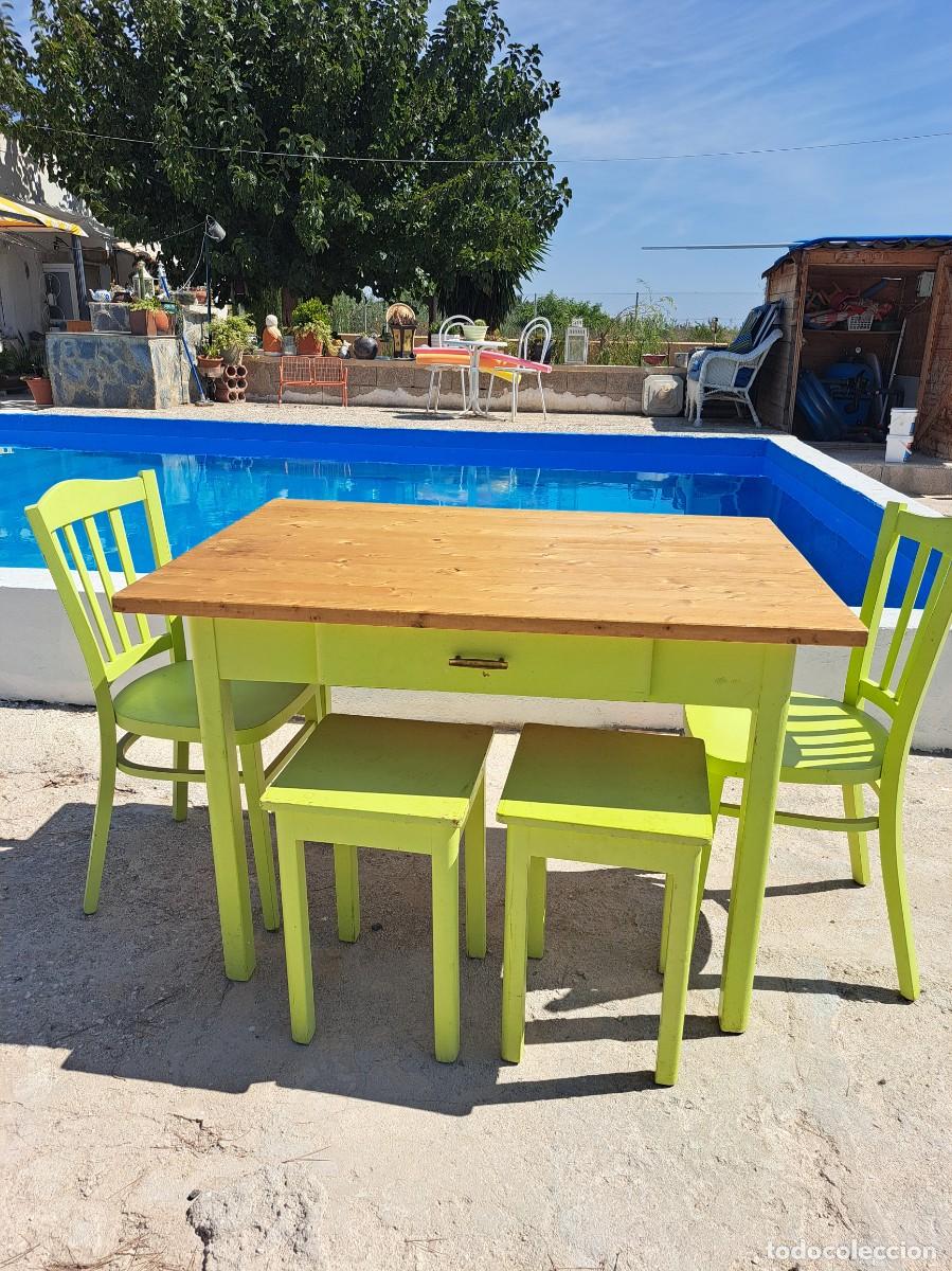 Vintage: conjunto de mesa, 2 sillas y 2 banquetas de cocina, madera de pino y roble.