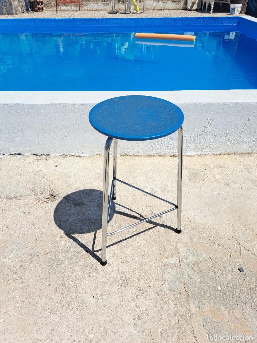 Vintage: Taburete MCM Danish Dot M3170 dise&ntilde;ado por Arne Jacobsen. d&eacute;cada de los 50