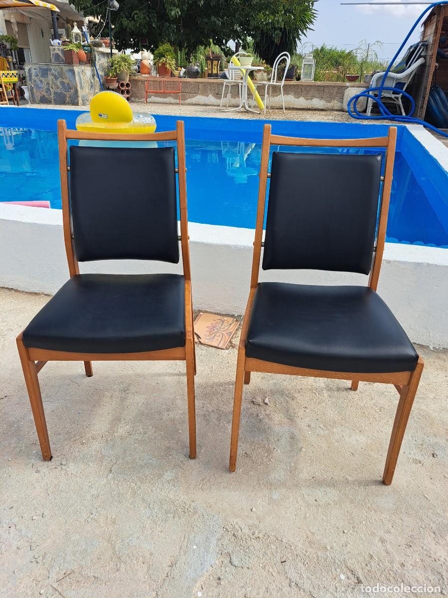 Vintage: Pareja de sillas Danesas de comedor de madera noble y polipiel, d&eacute;cada de los a&ntilde;os 60.
