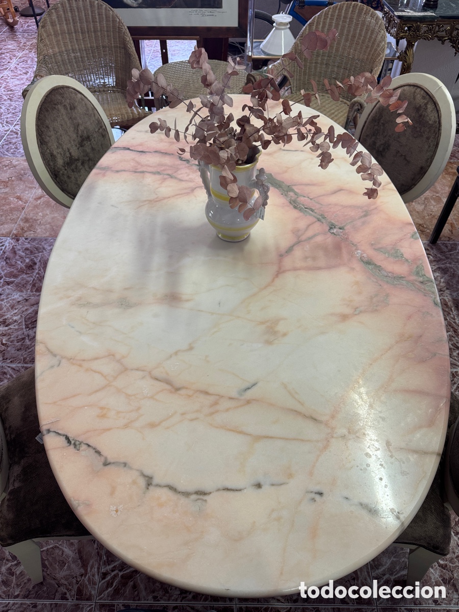 Vintage: Mesa ovalada de m&aacute;rmol rosa con veta gris