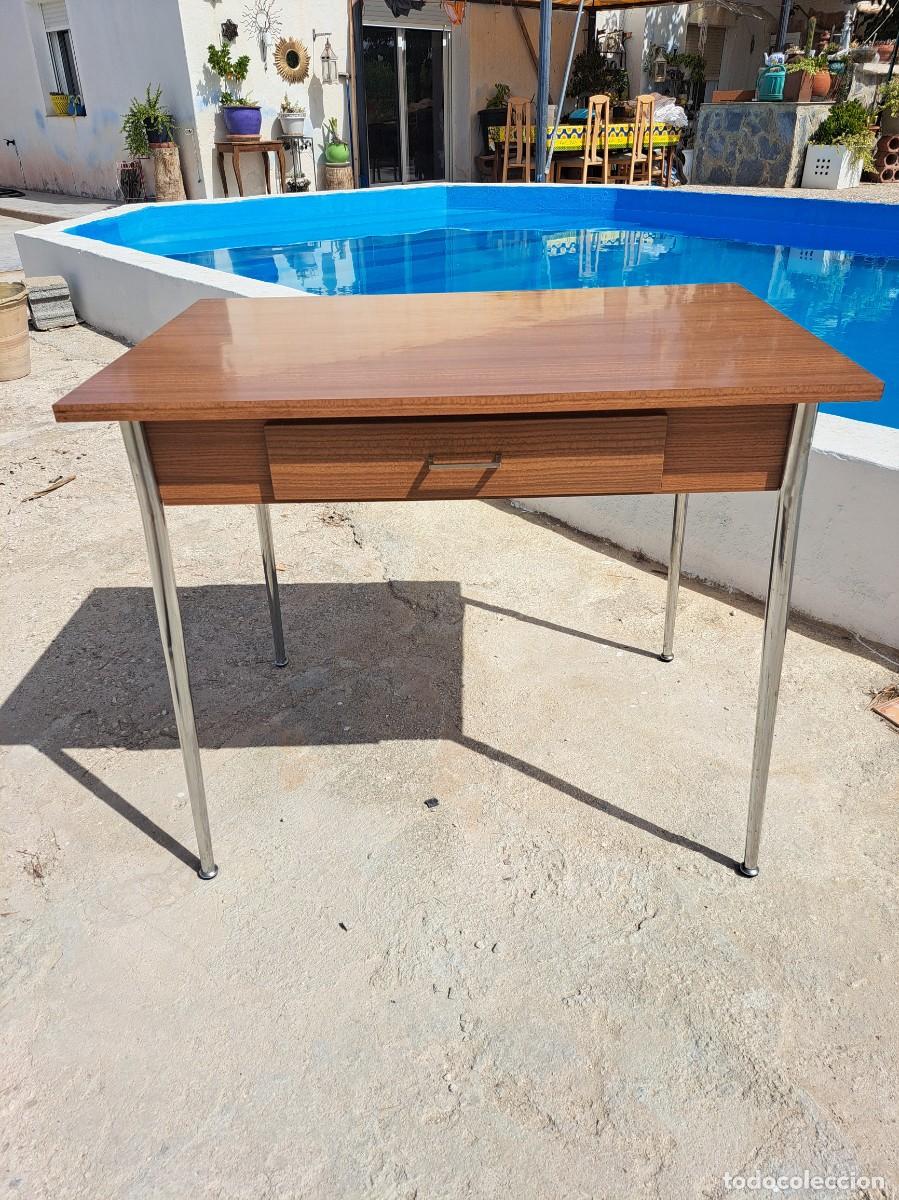 Vintage: Mesa de cocina vintage de estilo retro de los a&ntilde;os 60, revestida de formica patas cromadas, 1 caj&oacute;n