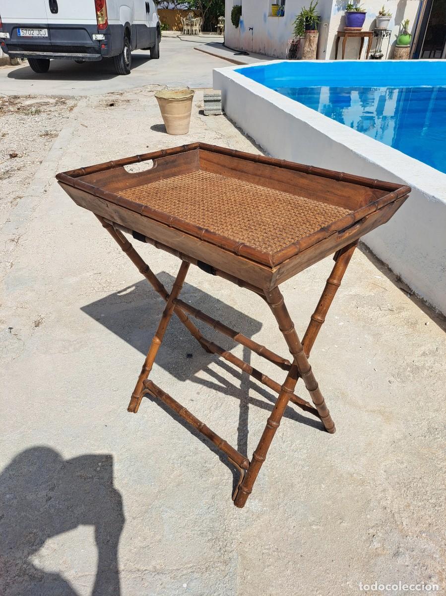 Vintage: Bandeja de servicio plegable estilo Ralph Lauren de ca&ntilde;a de bamb&uacute; y rat&aacute;n mediados siglo XX