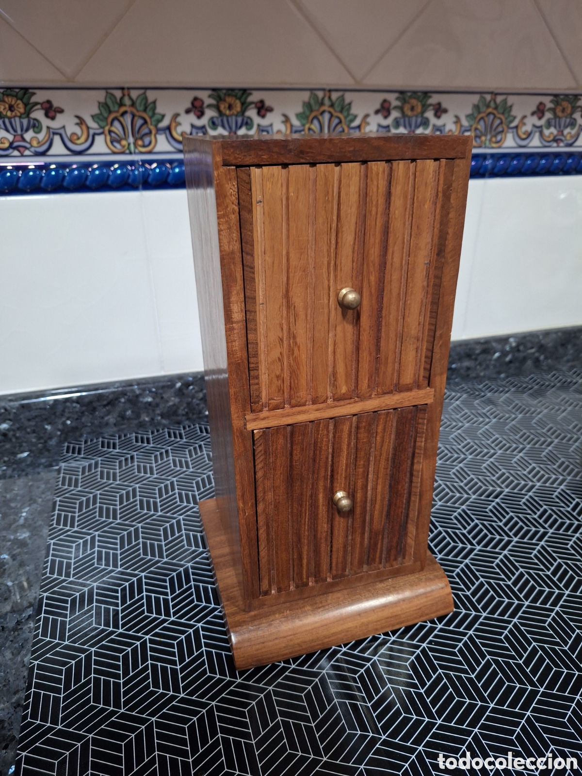 Vintage: Peque&ntilde;a cajonera de madera .