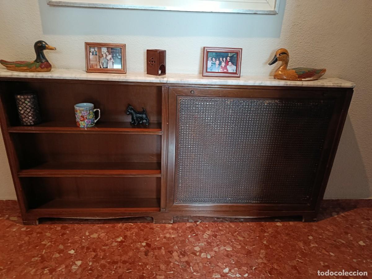 Vintage: Cubre radiador madera con repisa marmol