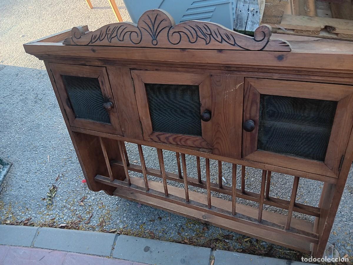 Vintage: platero de madera r&uacute;stico, dise&ntilde;ado tradicionalmente para colgarse en la pared de la cocina o el com