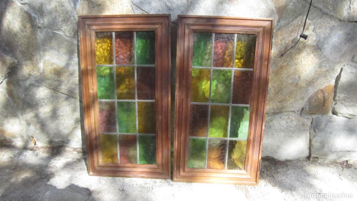 Vintage: 2 PUERTAS VITRINA CON CRISTAL APLOMADO