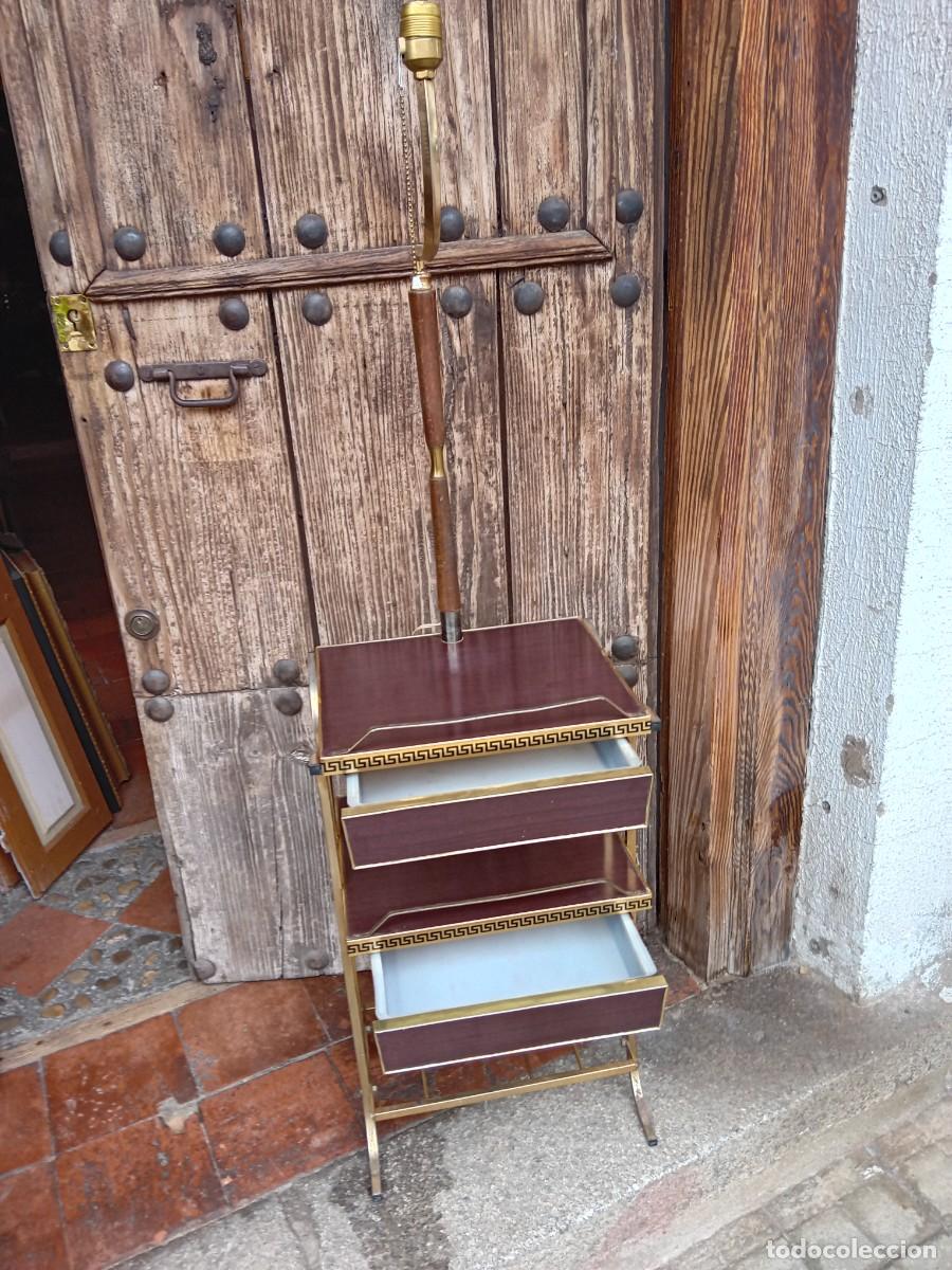 Vintage: Mueble auxiliar con l&aacute;mpara d&eacute;cada de los 60 - Foto 2
