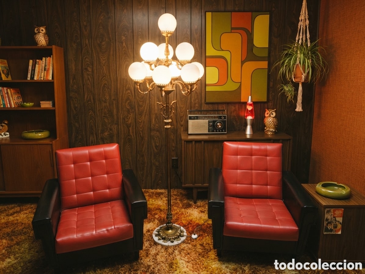 Vintage: Antiguo y espectacular conjunto de dos sillones retro y l&aacute;mpara de bronce de 10 globos.