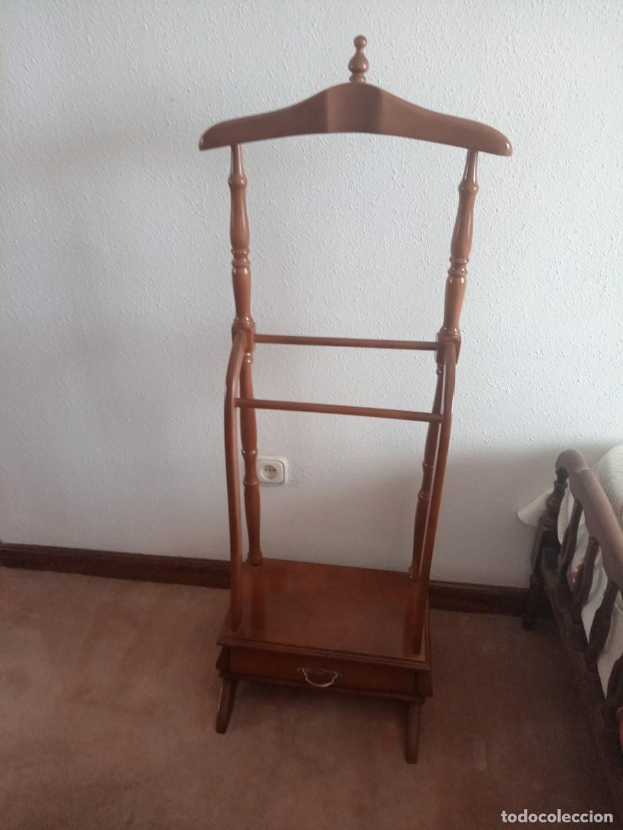 Vintage: Gal&aacute;n de noche de madera maciza con caj&oacute;n inferior y PERCHERO