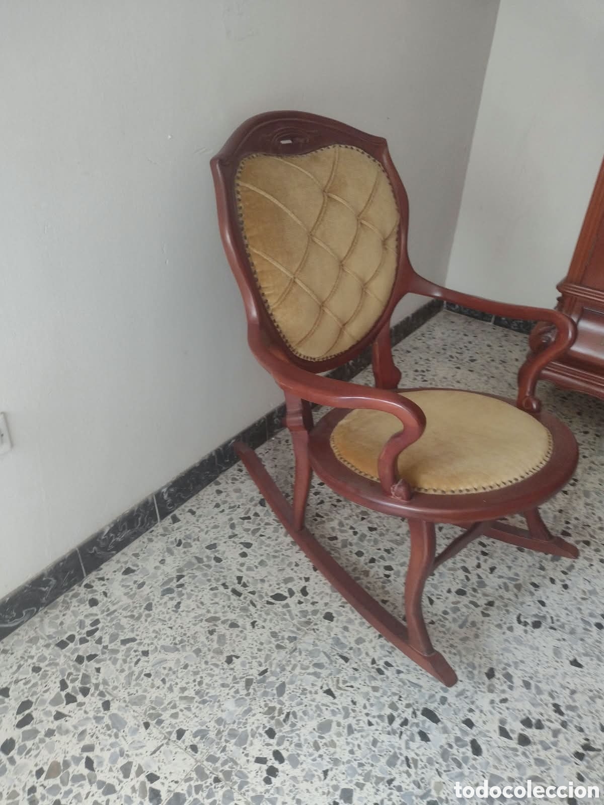 Vintage: Mecedora con tapizado en terciopelo - Foto 2