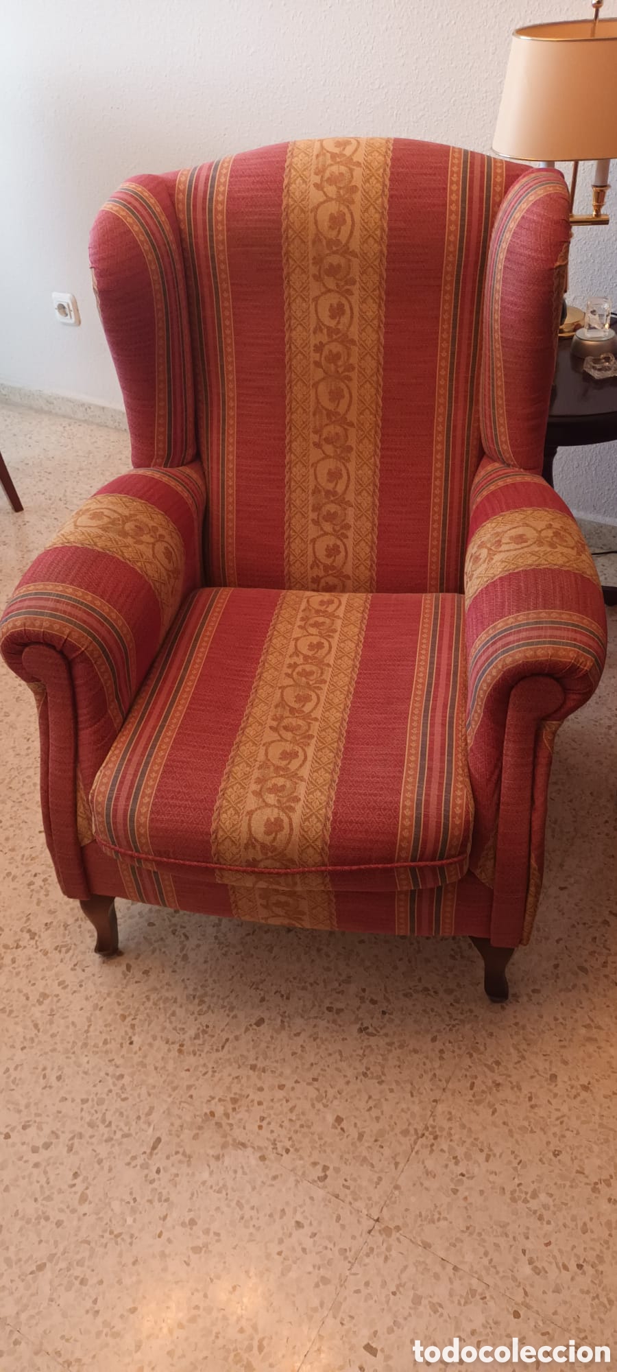 Vintage: Sof&aacute; tres plazas + dos sillones orejeros