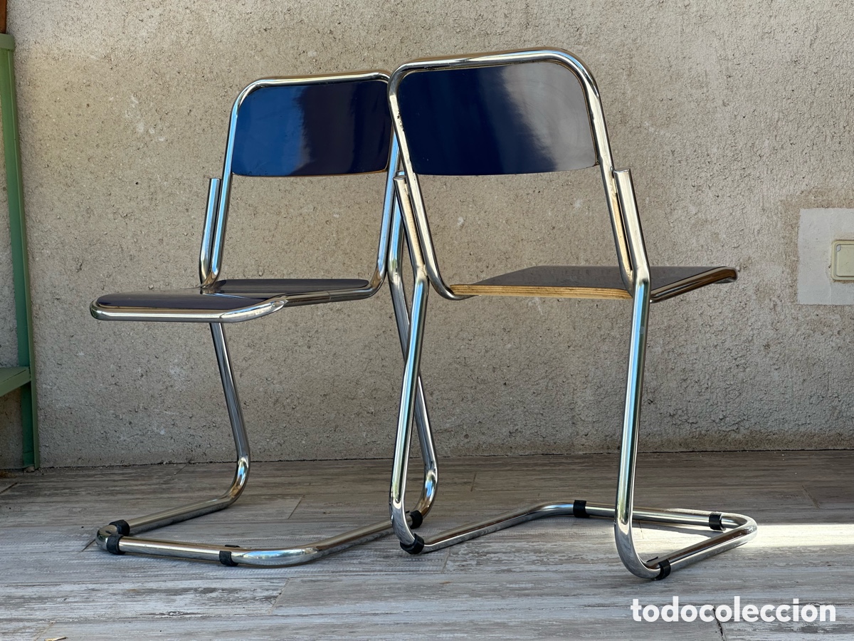 Vintage: Pareja de sillas cantilever bauhaus, circa 1970. Metal tubular niquelado y madera lavada azul dise&ntilde;o