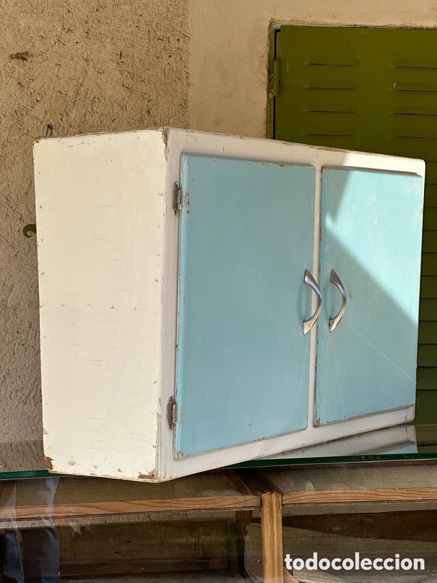 Vintage: Alacena vintage azul blanca.A&ntilde;os 70.Conserva pomos y cerraduras.Armario estanter&iacute;a mueble rockabilly