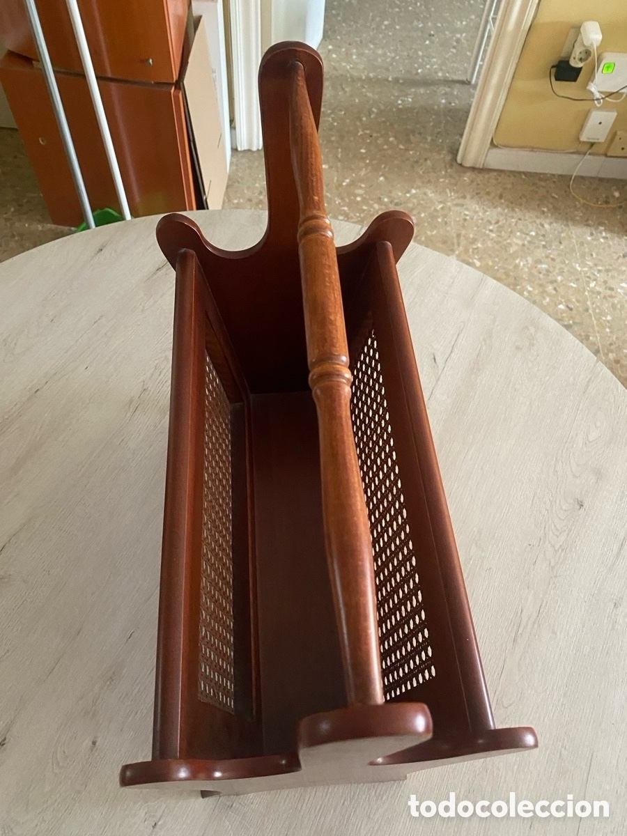 Vintage: Revistero vintage de madera y rejilla (A&ntilde;os 70)